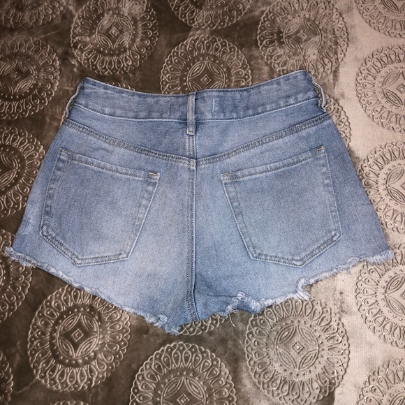 *SOLD* Bullhead Denim Distressed High Rise Shorts - Picture 2 of 2